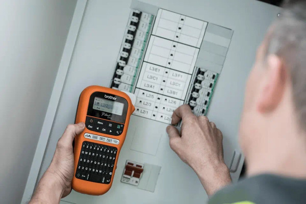 Brother PT-E110VP electrician label printer 833069 - 6