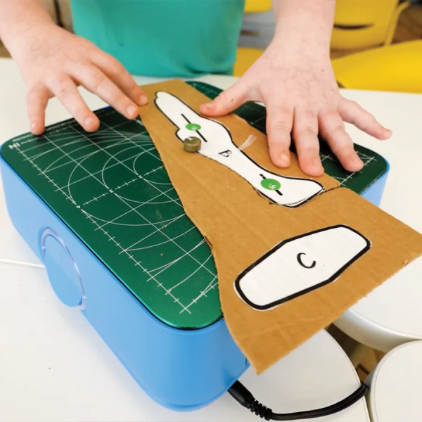 Kid-friendly cardboard cutting tool | Hole punch & Scoring tool | ChompSaw IE000461 - 2