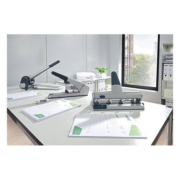 2-4 hole punch 6mm (30 sheets) | black | Leitz 5114 AKTO Heavy Duty 211398 - 4